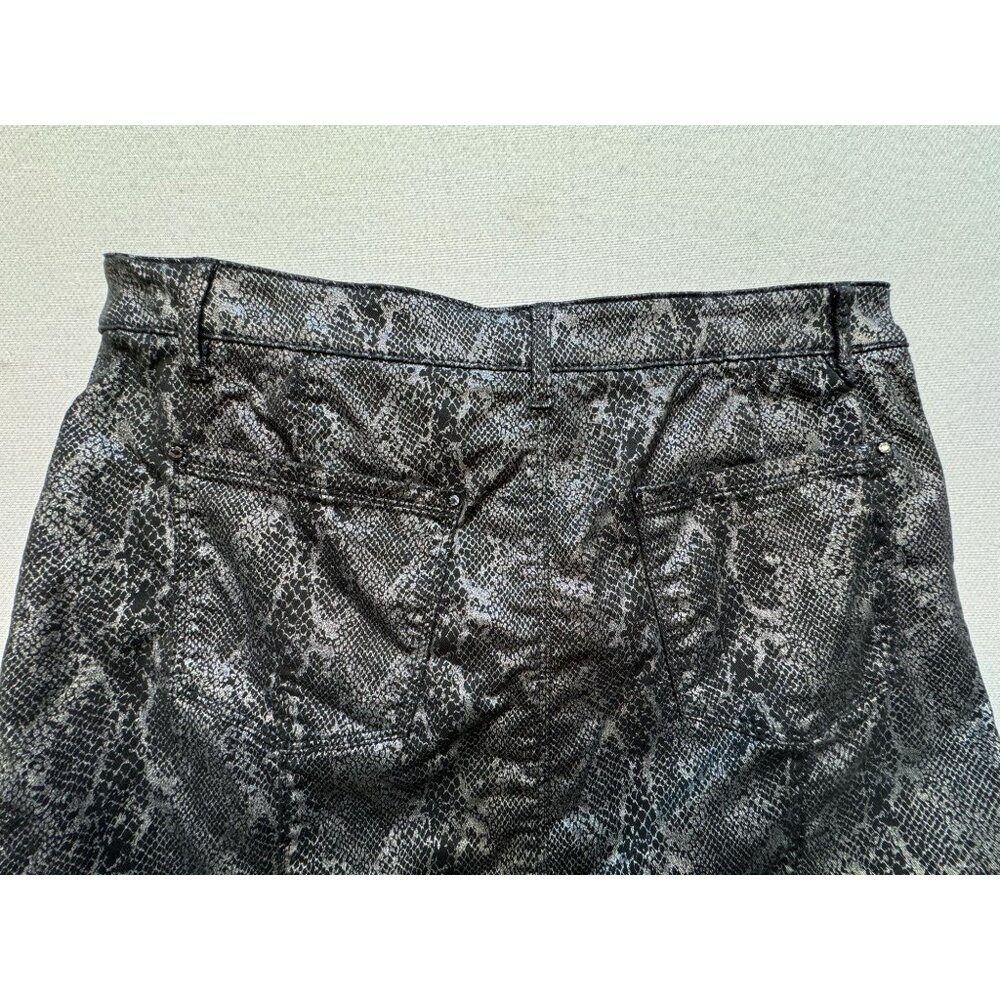 White House Black Market Womens Mini Skirt Lightweight Size 12 Black Snake Print - Picture 10 of 11